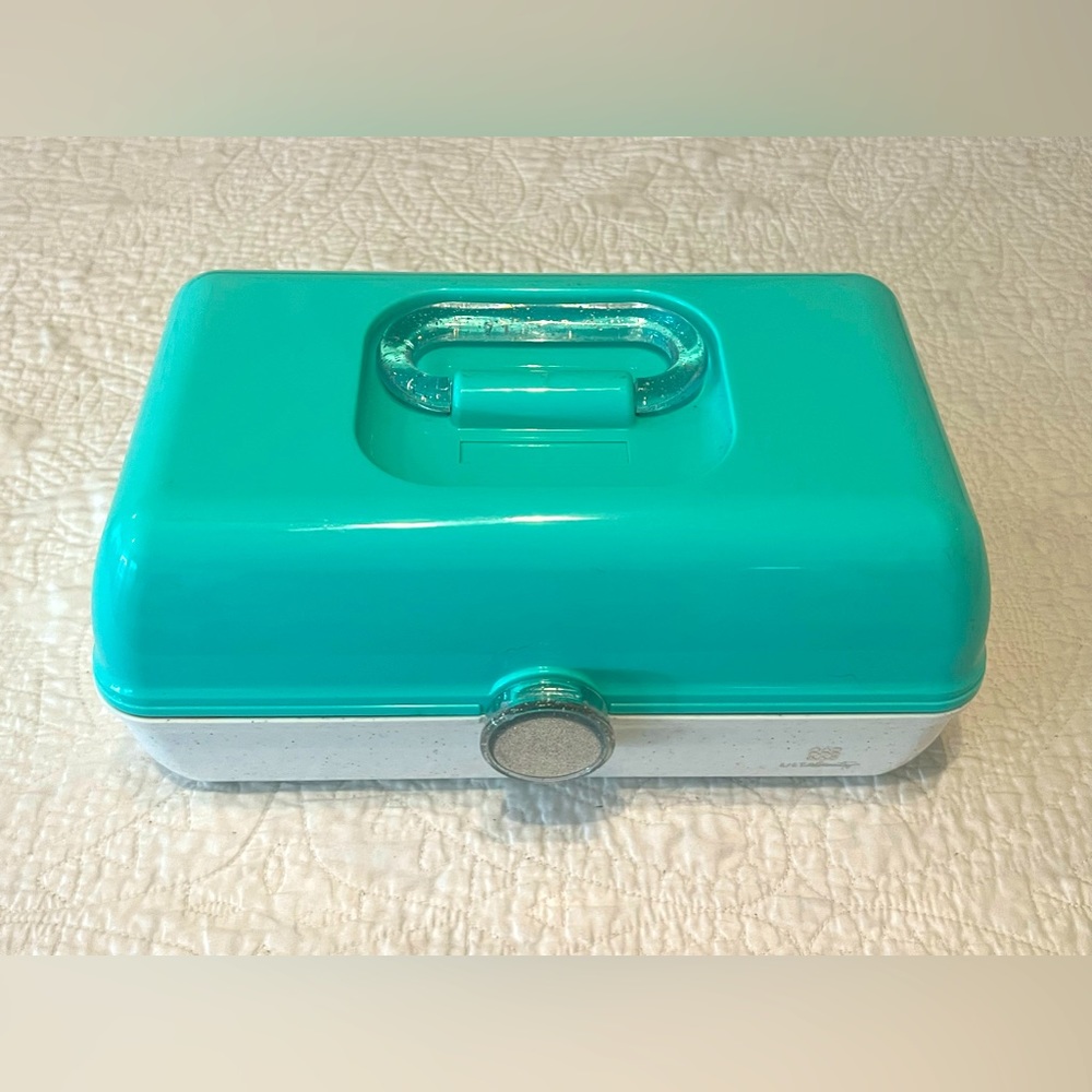 Caboodle, Teal/White